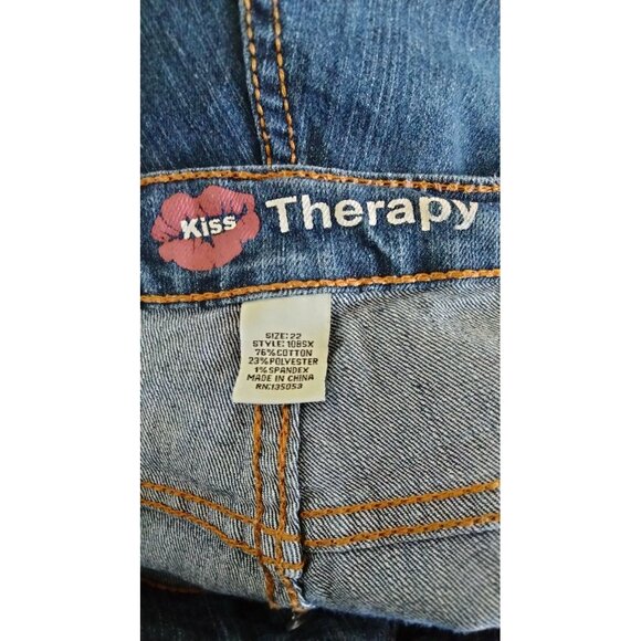 Kiss Therapy Denim Shorts Size 22 Embroidered Pockets Cuffed Hem Stretch - Picture 8 of 9
